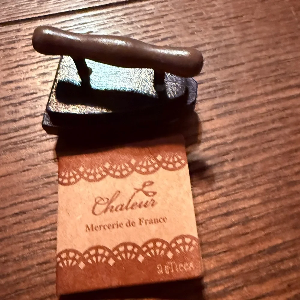 $1 FRENCH MERCI STAMP. IRON SHAPED. NEW $1 WITH ANY $10 ORDER OR MORE